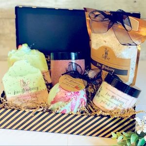 Kiwi Strawberry All Natural SkinEssential Gift Set